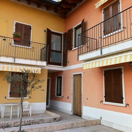 Magia Del Garda Apartment Кастельнуово-дель-Гарда Экстерьер фото