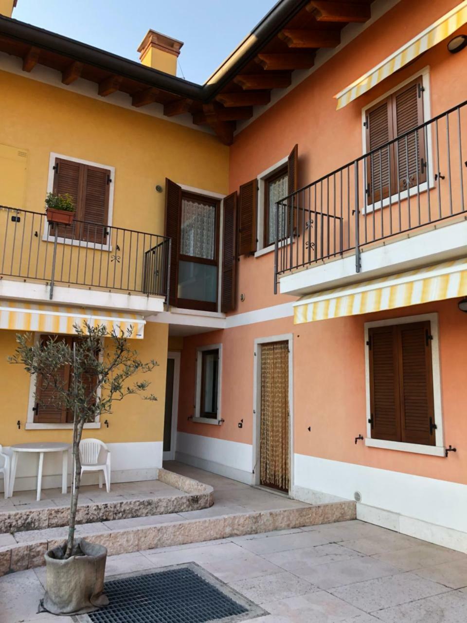 Magia Del Garda Apartment Кастельнуово-дель-Гарда Экстерьер фото